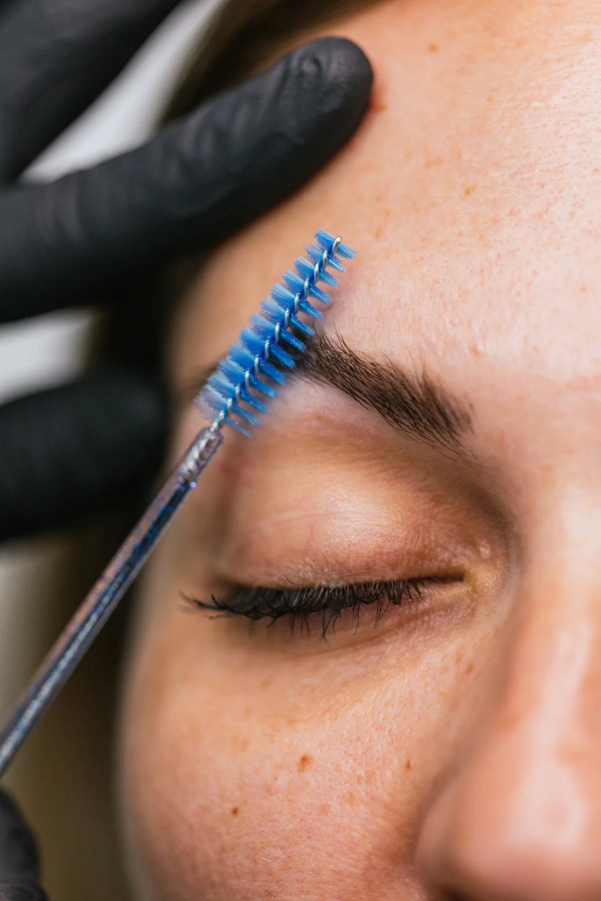 close-up-of-microblading-procedure-on-eyebrows-W5CZJJ4
